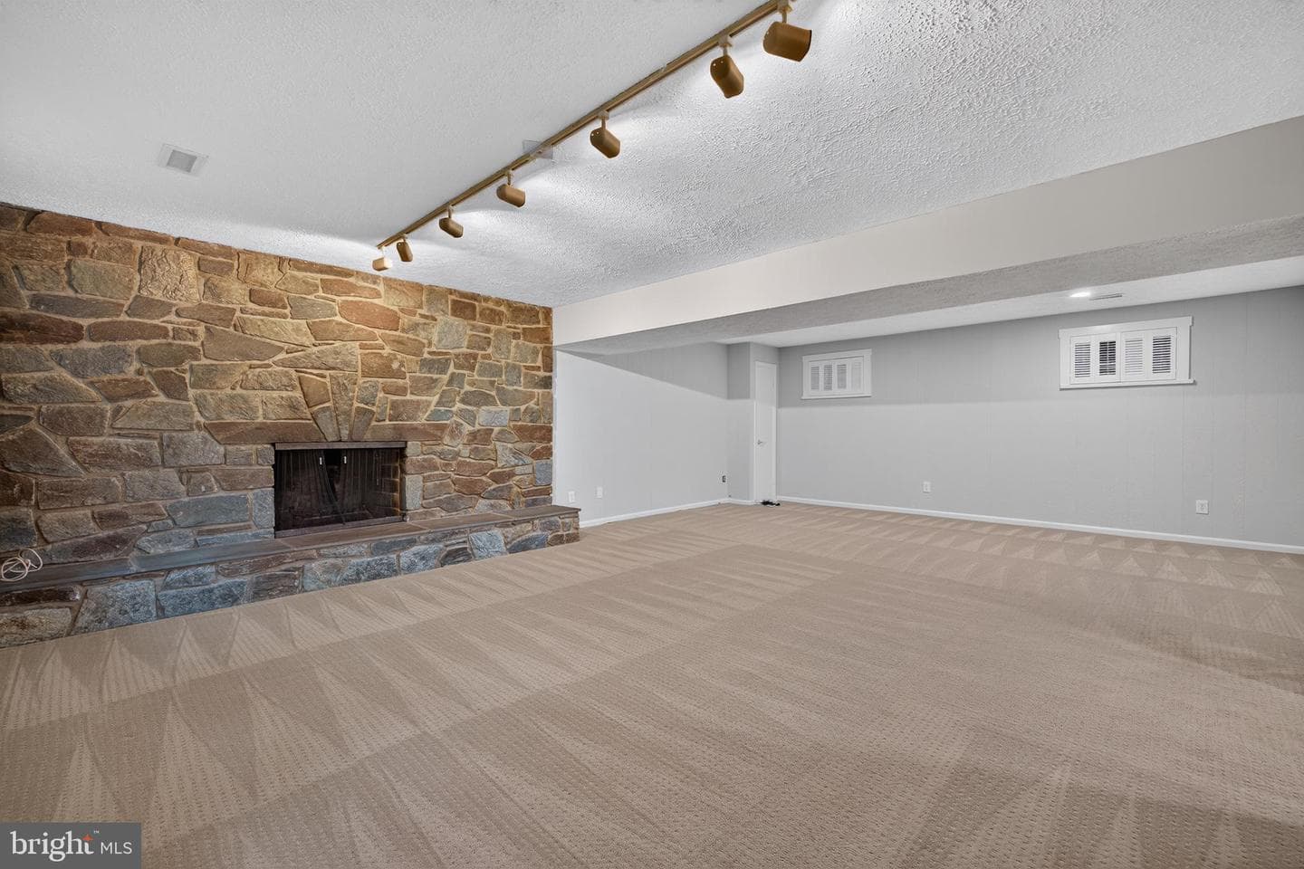 2270 Glenmore Terrace photo 16