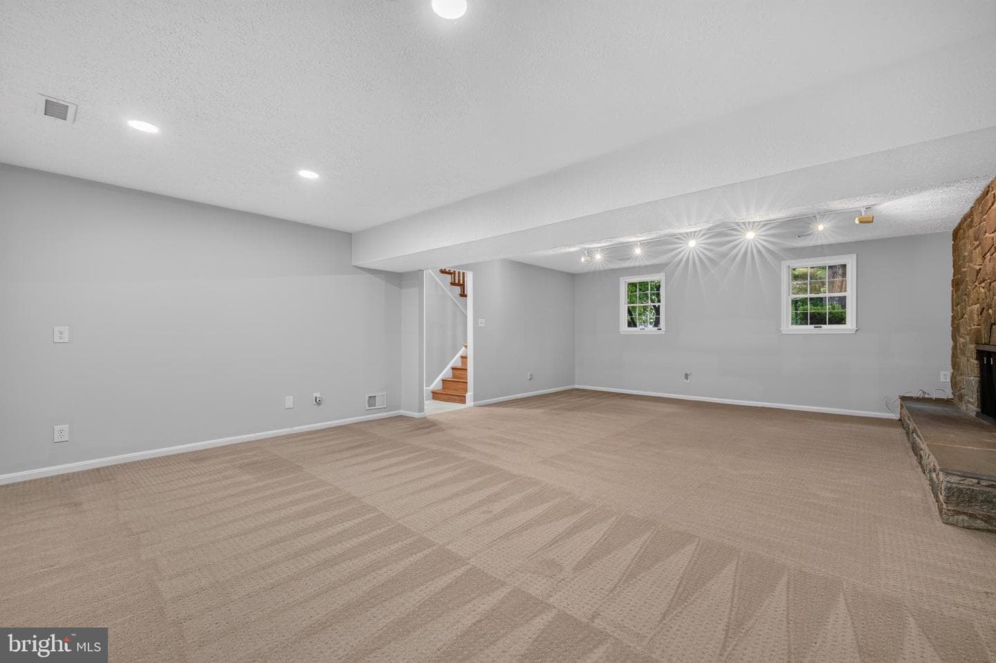 2270 Glenmore Terrace photo 17