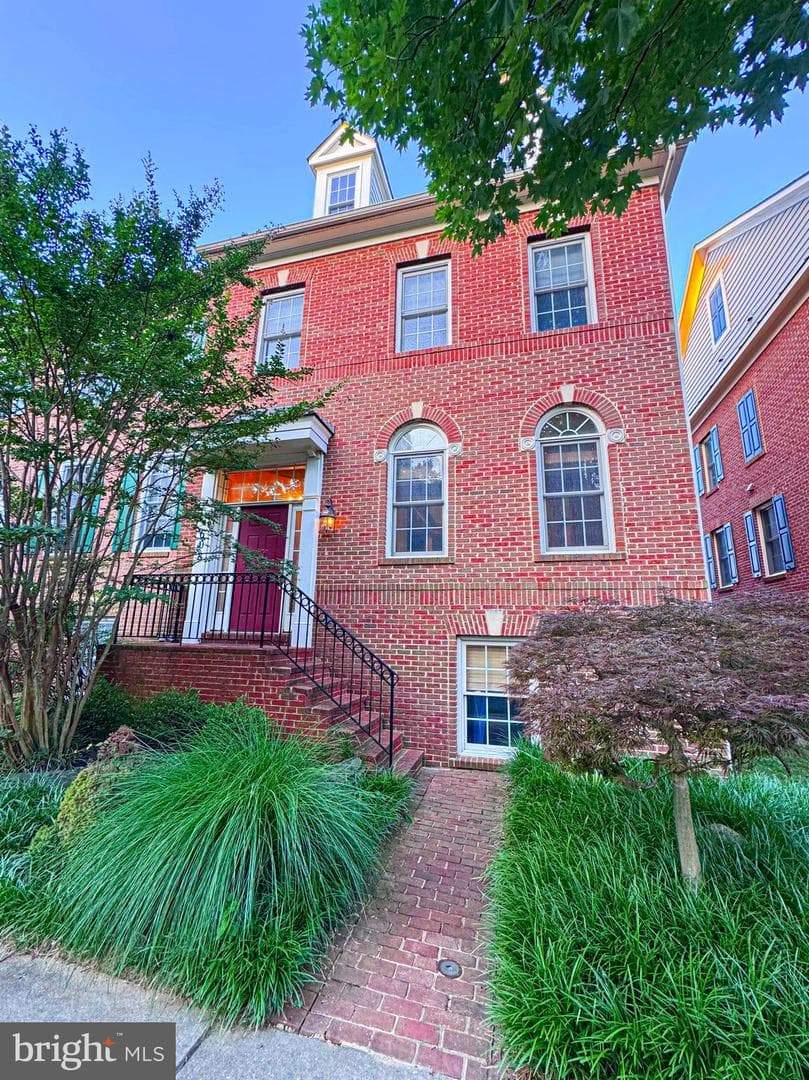 608 Pleasant Dr, Rockville