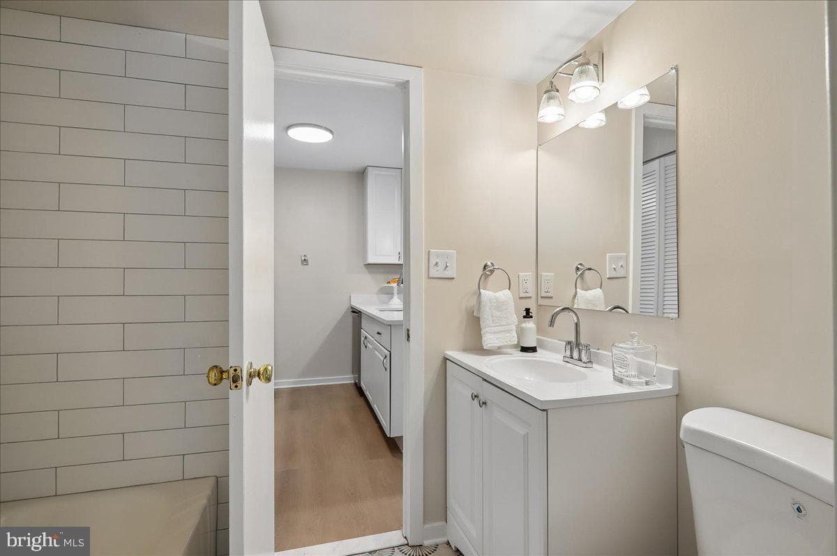 10102 Hellingly Place #303 photo 18