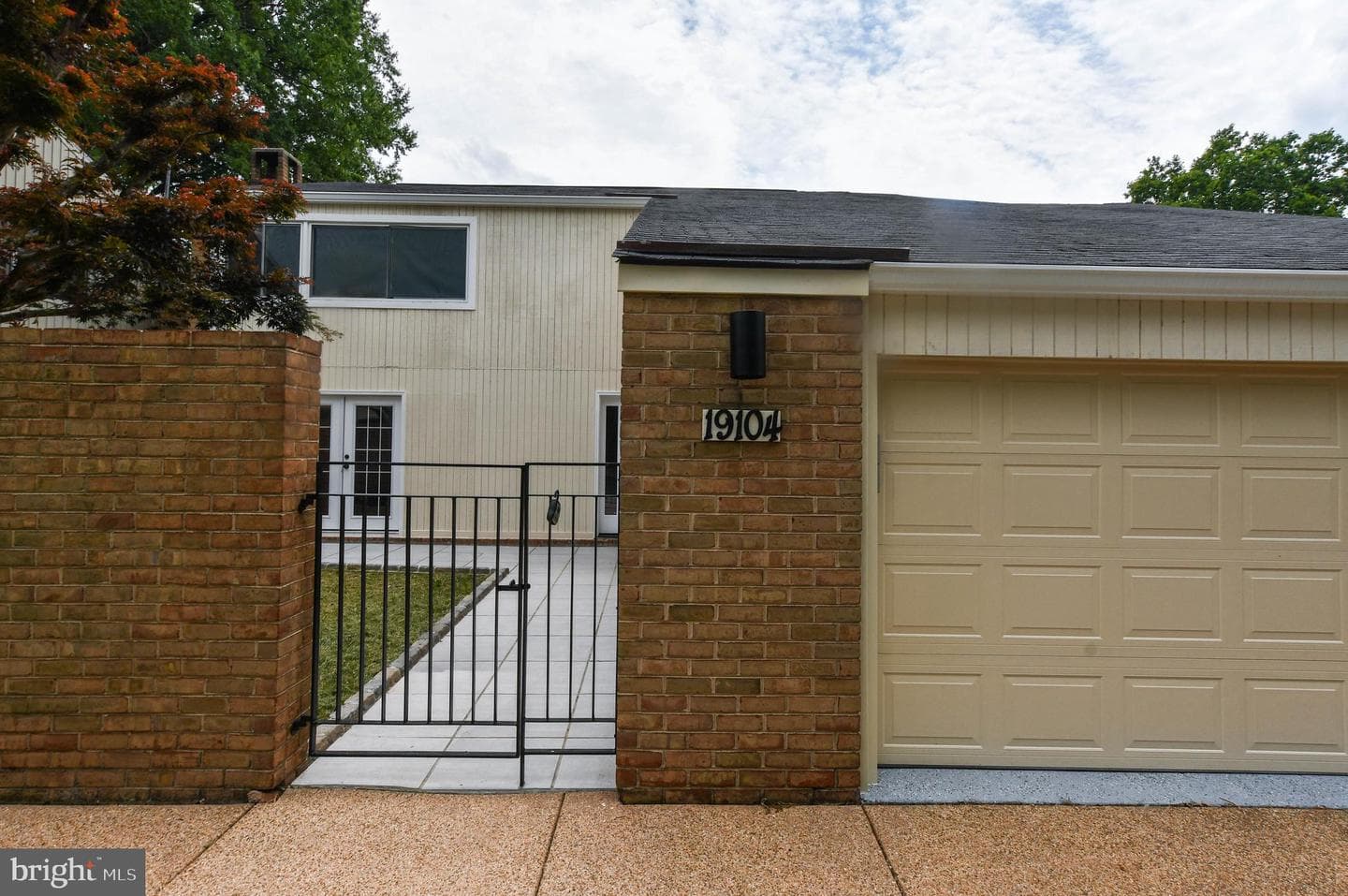 19104 Roman Way photo 4