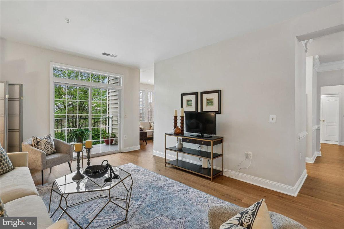 501 King Farm Boulevard #206 photo 3