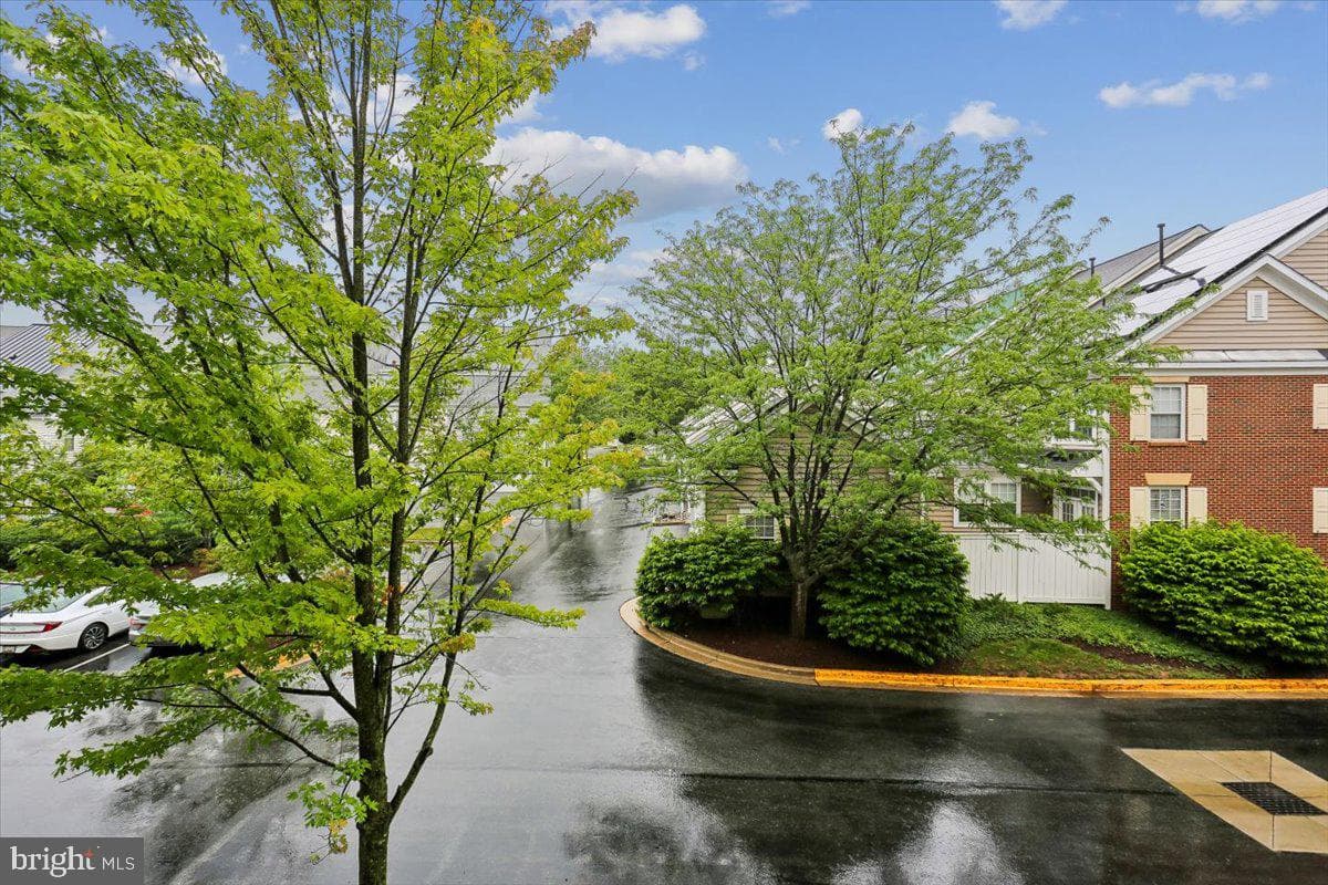 501 King Farm Boulevard #206 photo 34