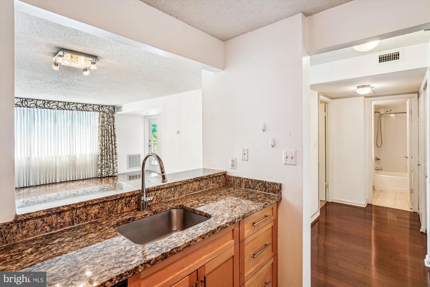 10101 Grosvenor Place #407 photo 8