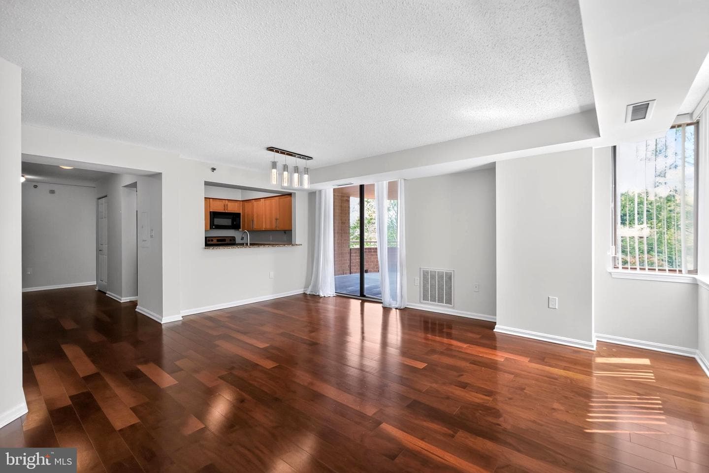 10101 Grosvenor Place #305, Rockville