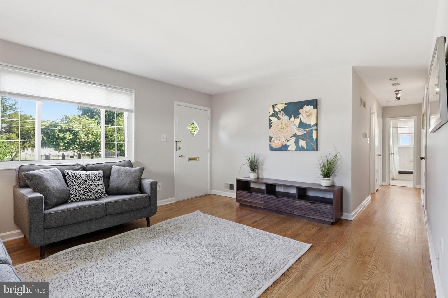 908 Gabel Street photo 6