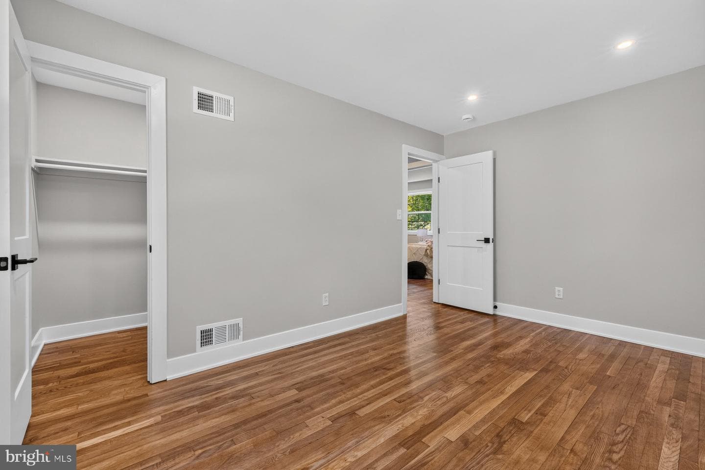 2610 Silverdale Drive photo 15