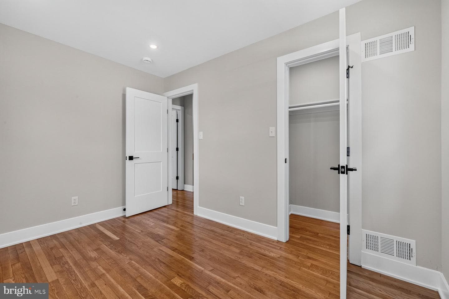 2610 Silverdale Drive photo 20