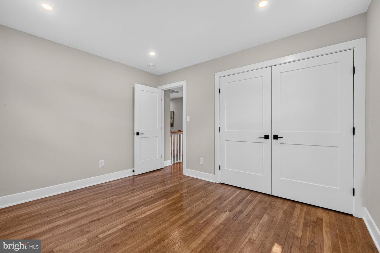 2610 Silverdale Drive photo 23