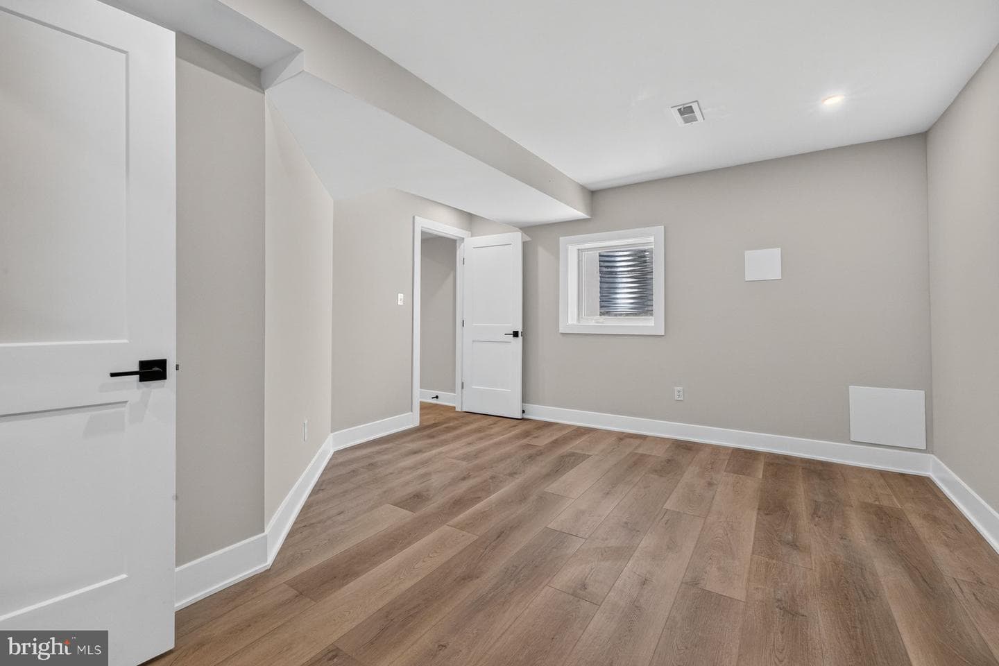 2610 Silverdale Drive photo 32