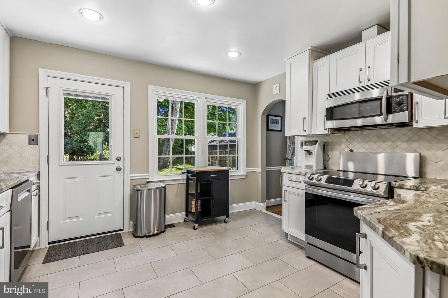 1002 Devere Drive photo 12