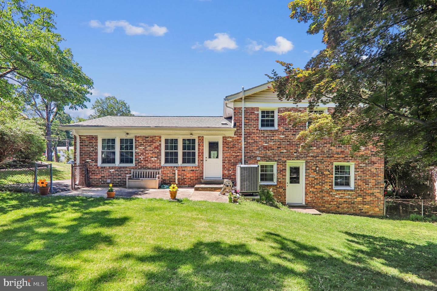 1002 Devere Drive photo 4
