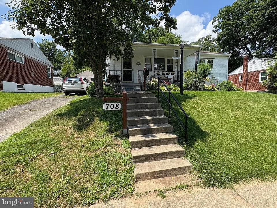 708 1st St, Rockville