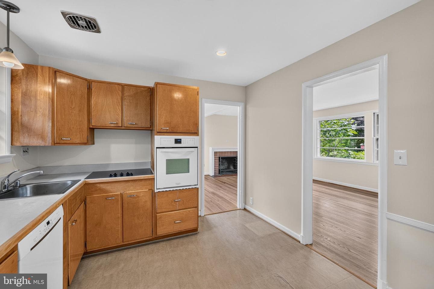 3505 Kensington Court photo 12