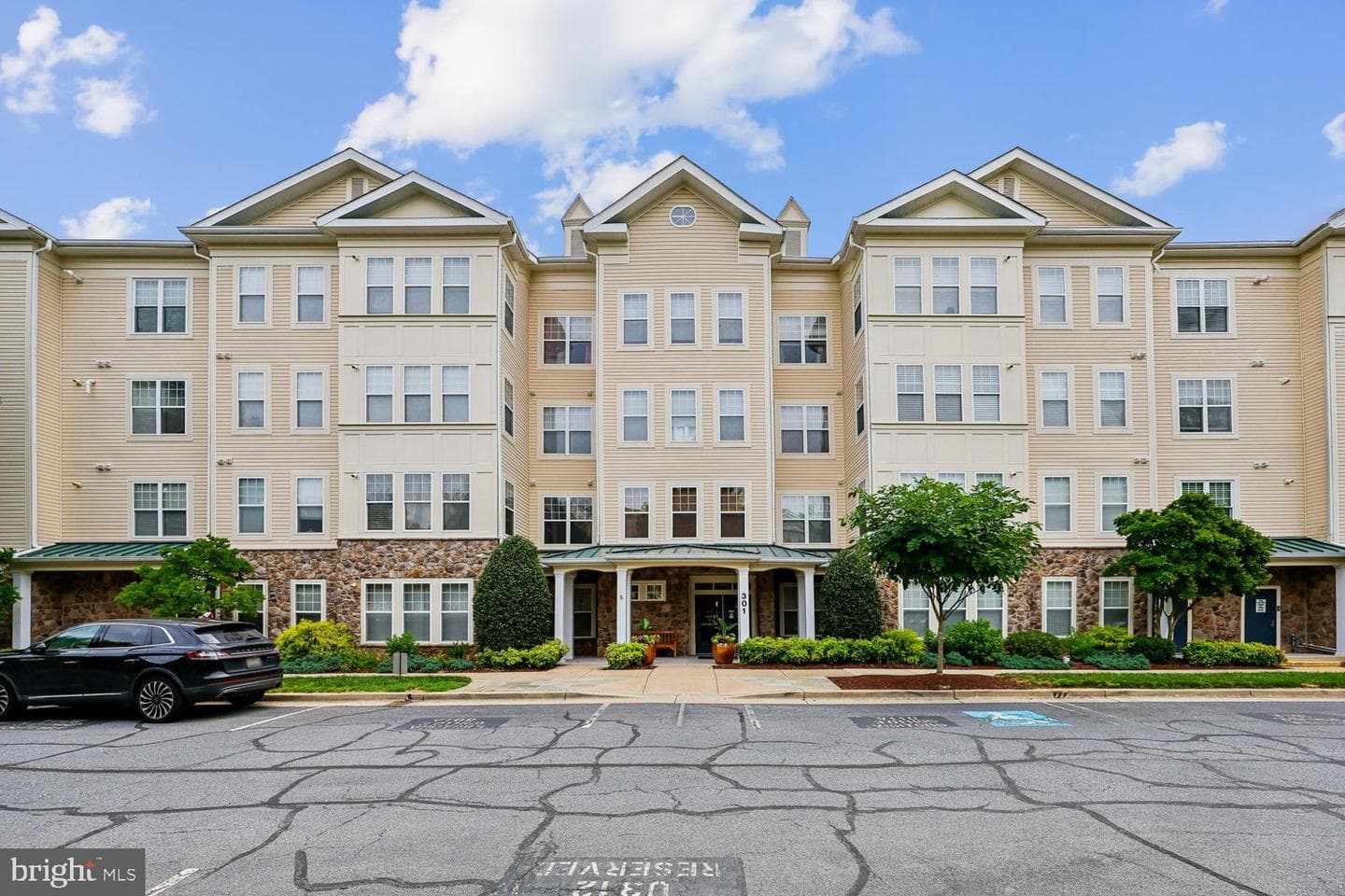 301 High Gables #402, Gaithersburg