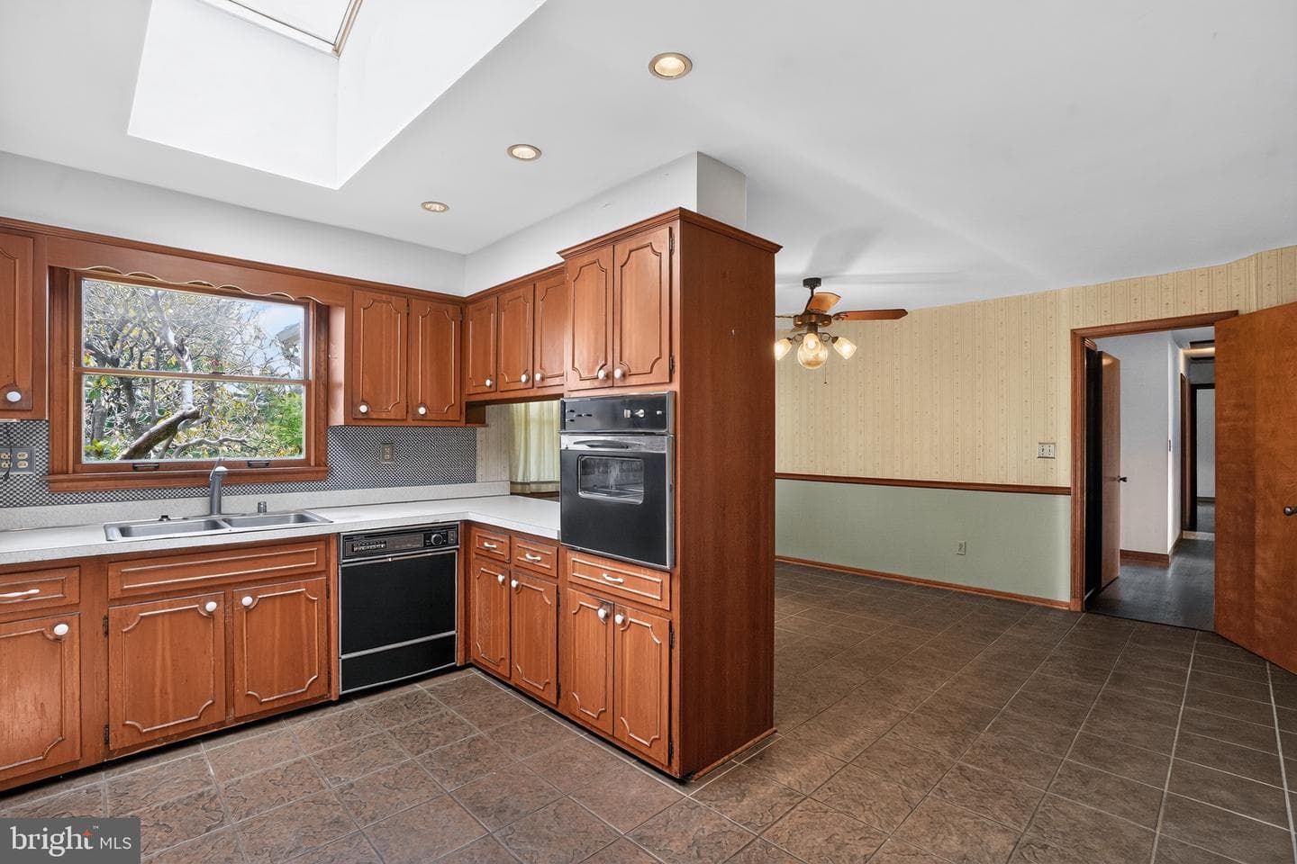 22300 Peach Tree Road photo 18