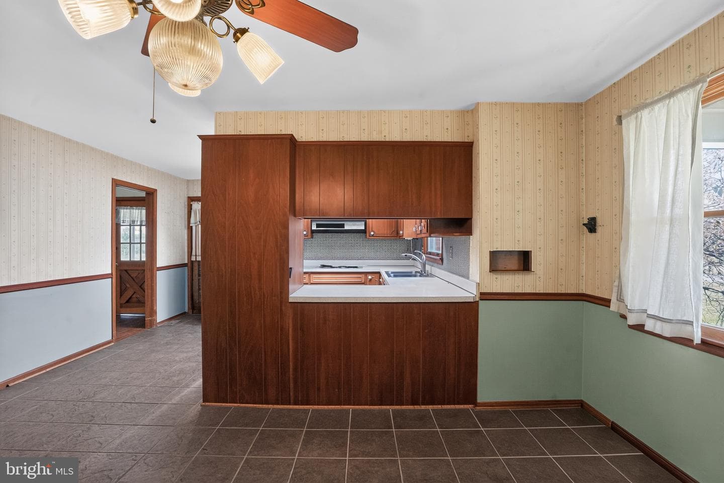 22300 Peach Tree Road photo 19