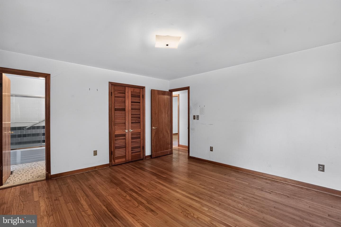 22300 Peach Tree Road photo 25