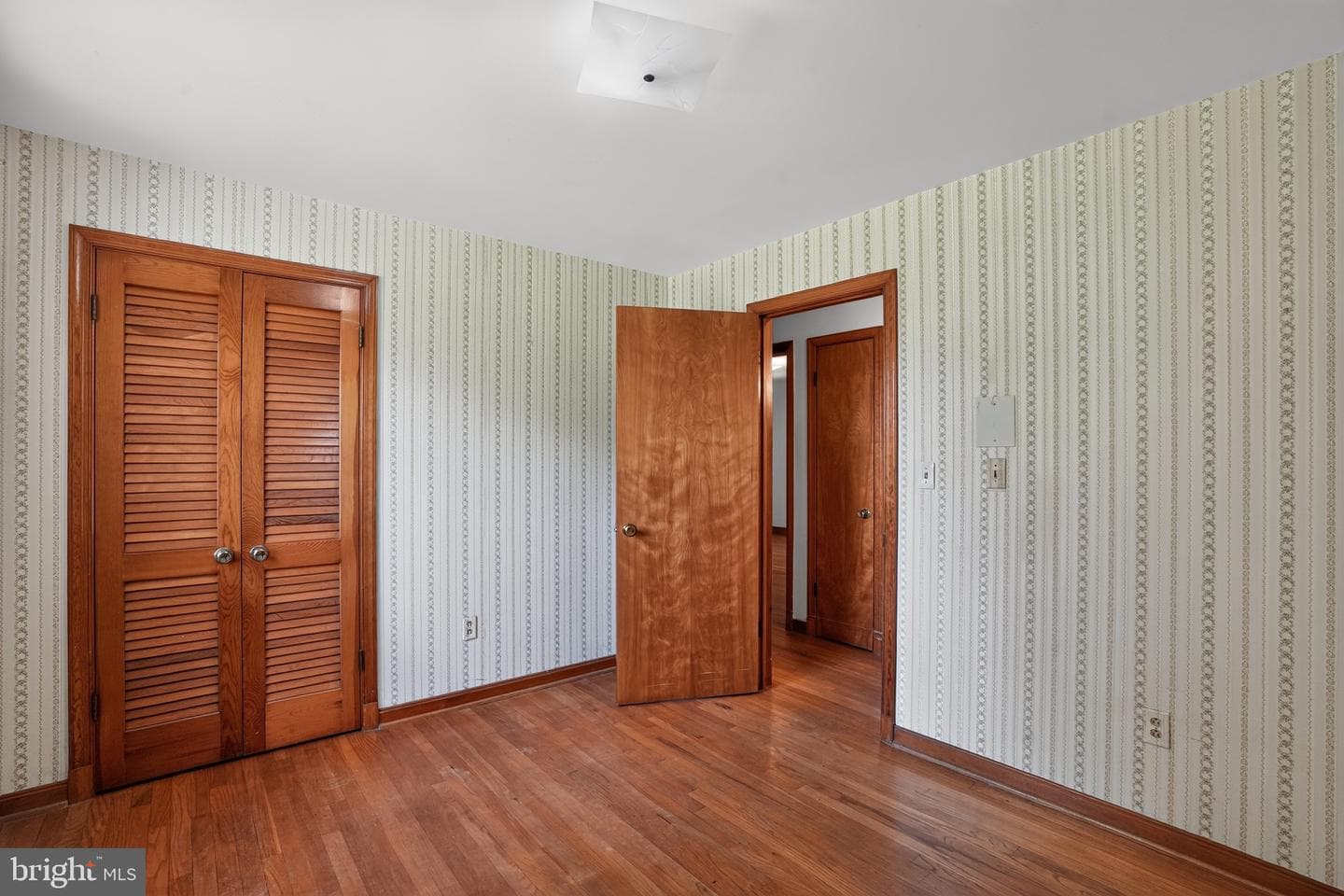 22300 Peach Tree Road photo 27