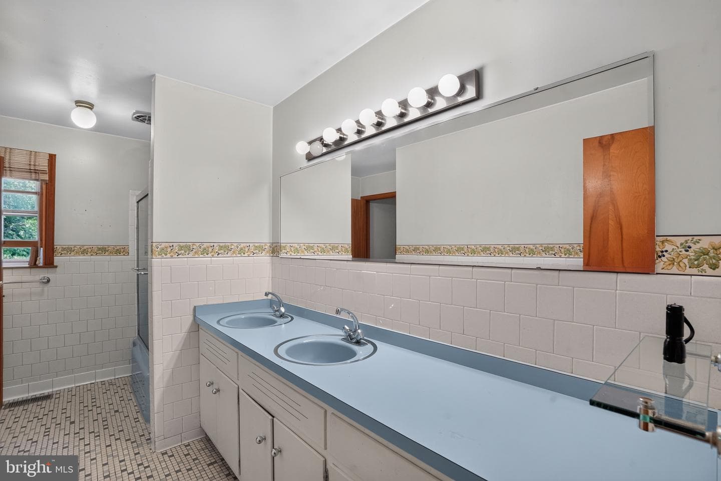 22300 Peach Tree Road photo 31