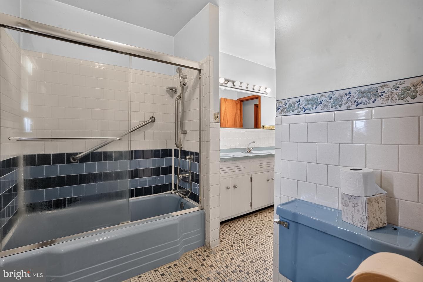 22300 Peach Tree Road photo 32