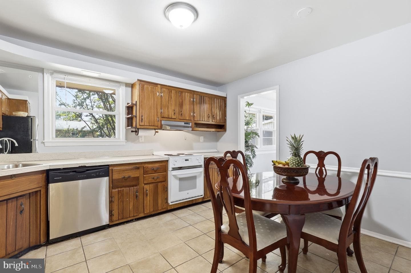3421 Canberra Street photo 9
