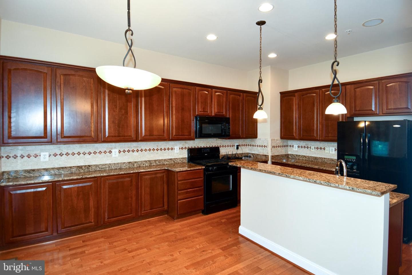 589 Cedar Spring Street photo 4
