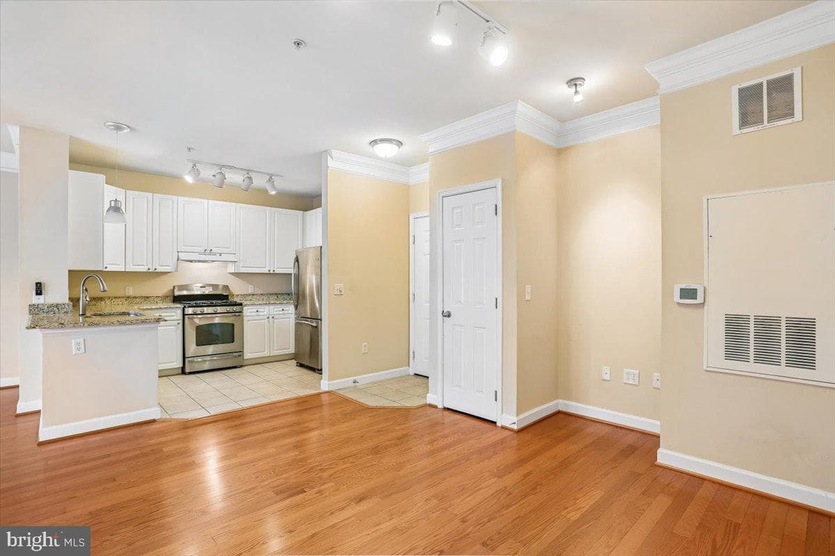 501 Hungerford Drive #105 photo 17