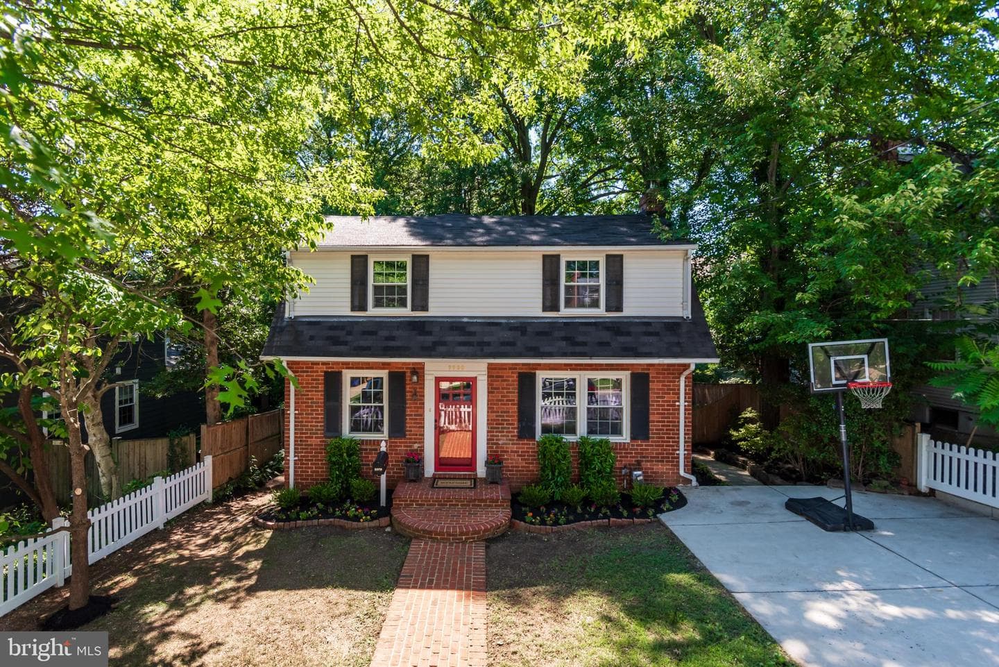 9908 Dickens Avenue photo 3