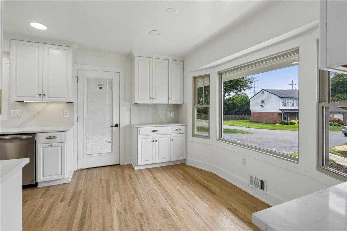 8607 Wild Olive Drive photo 4