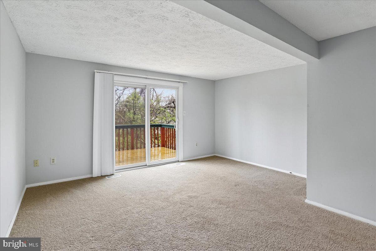 2839 Shepperton Terrace photo 10