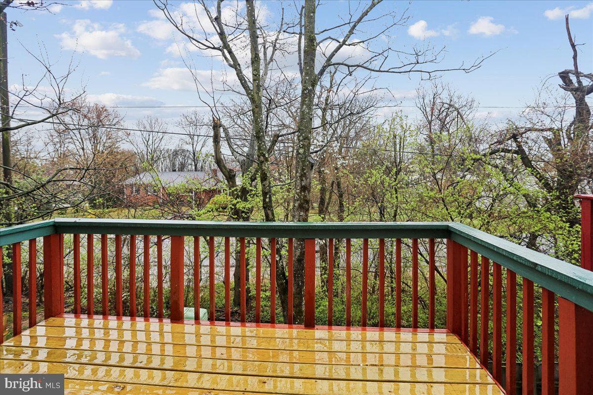 2839 Shepperton Terrace photo 4
