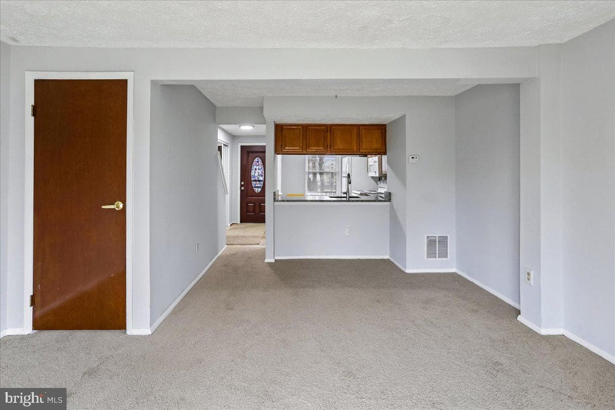 2839 Shepperton Terrace photo 8