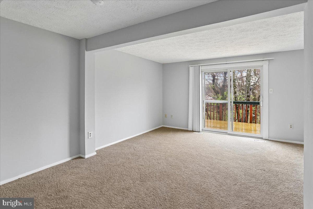 2839 Shepperton Terrace photo 9