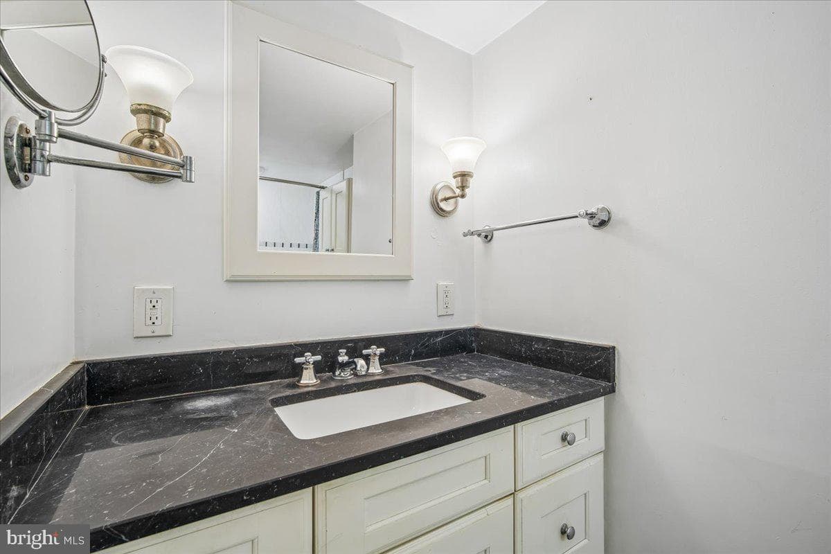4601 N Park Avenue #412 photo 24