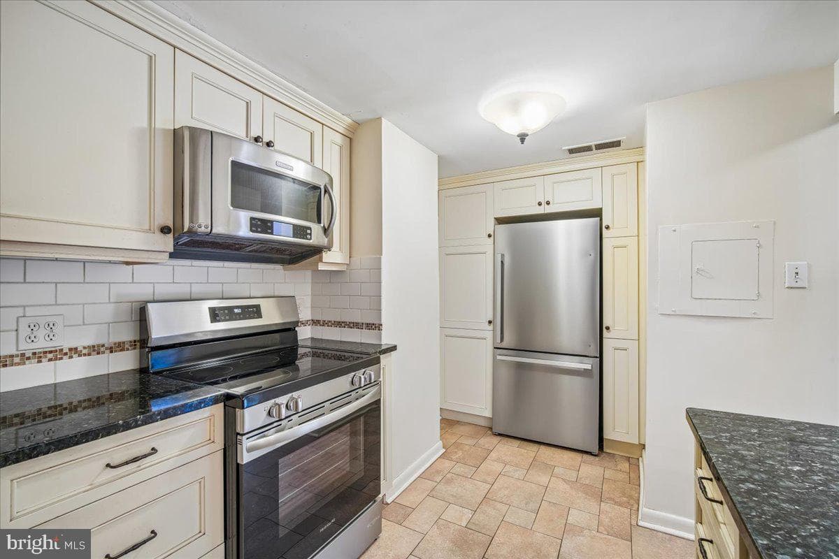 4601 N Park Avenue #412 photo 8