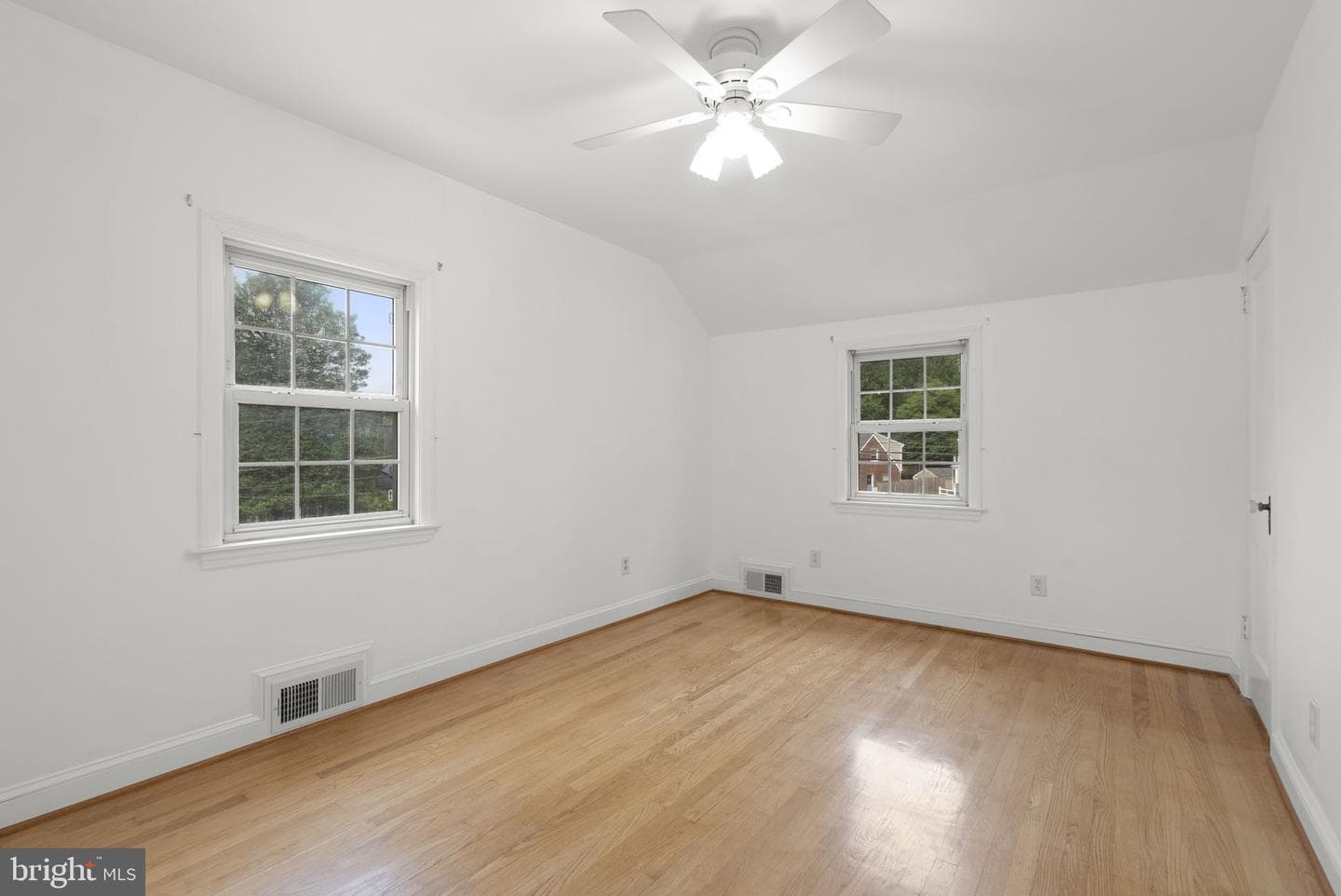 10511 Lorain Avenue photo 22
