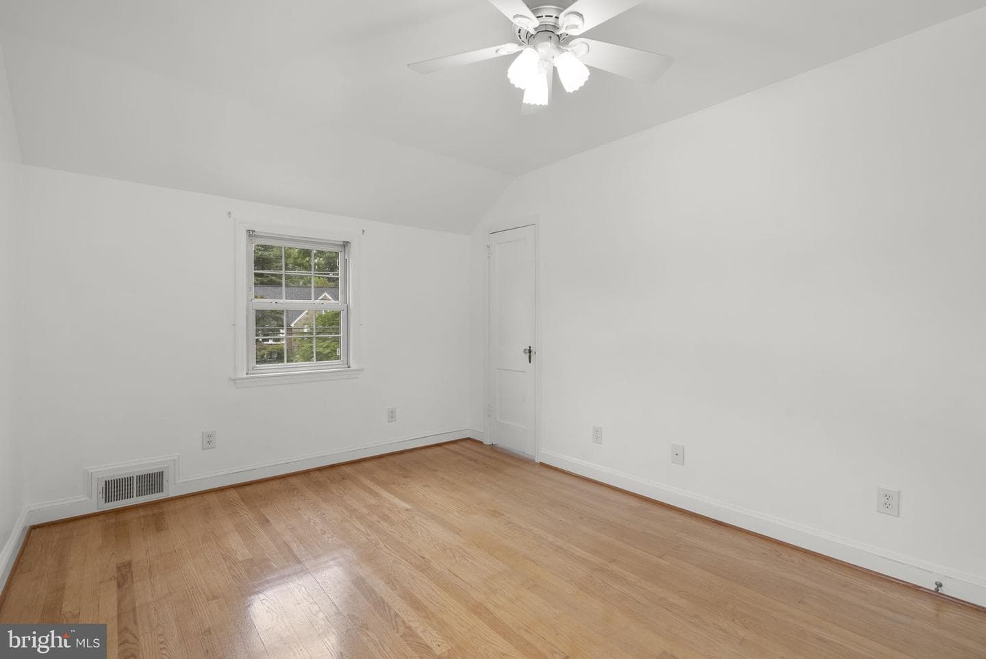 10511 Lorain Avenue photo 25