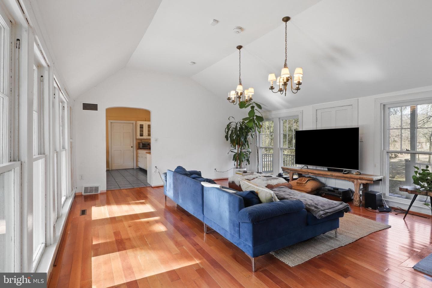206 Grove Avenue photo 17