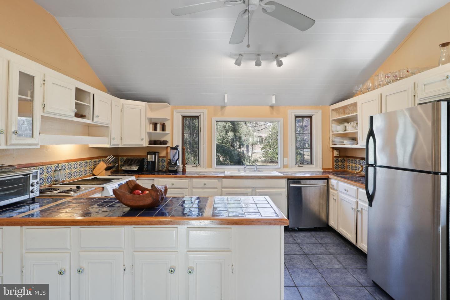 206 Grove Avenue photo 8