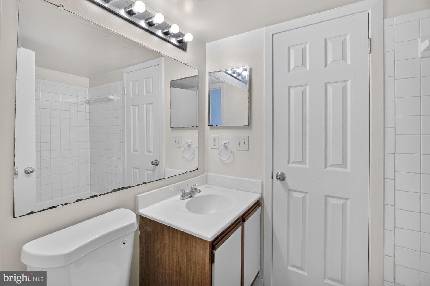 18430 Bishopstone Court #305 photo 22