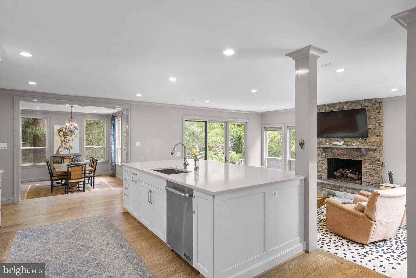 8025 Riverside Drive photo 10