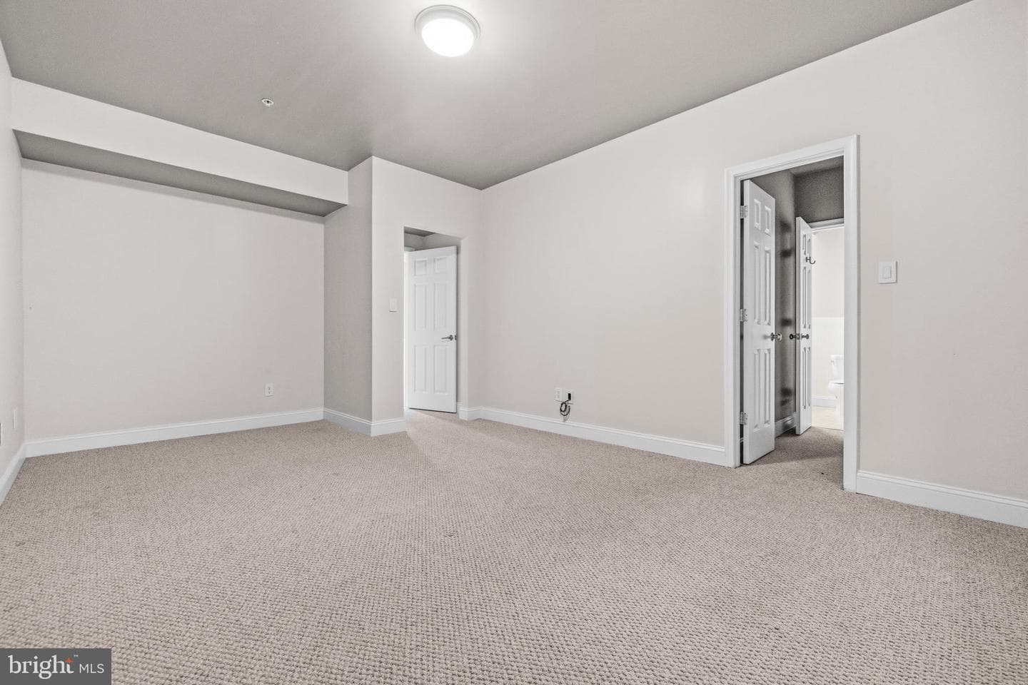 9421 Holland Ave photo 48