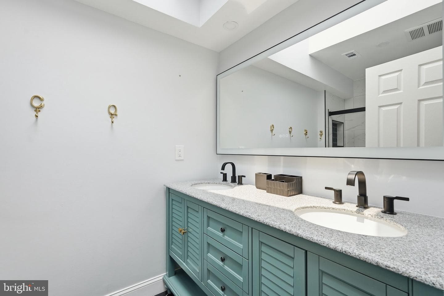 118 Upshire Circle photo 40