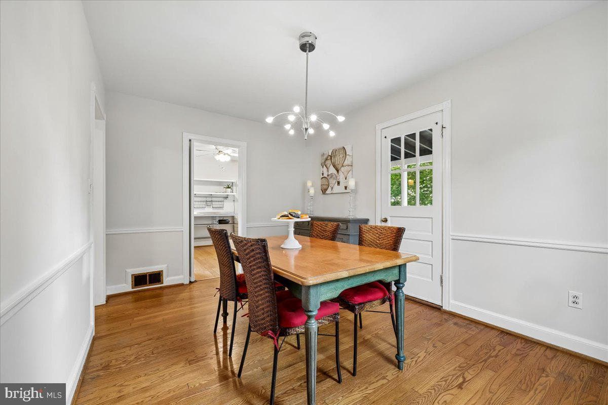 10404 Amherst Avenue photo 10