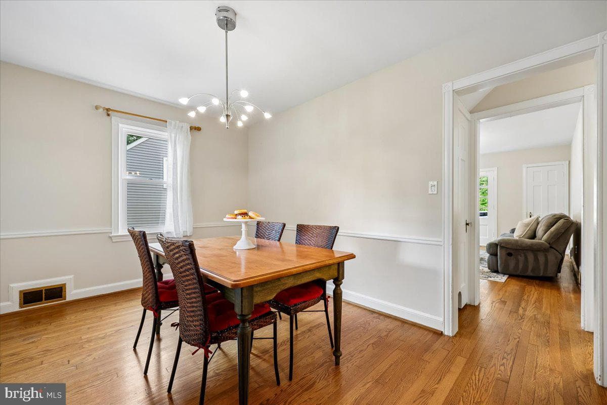 10404 Amherst Avenue photo 12