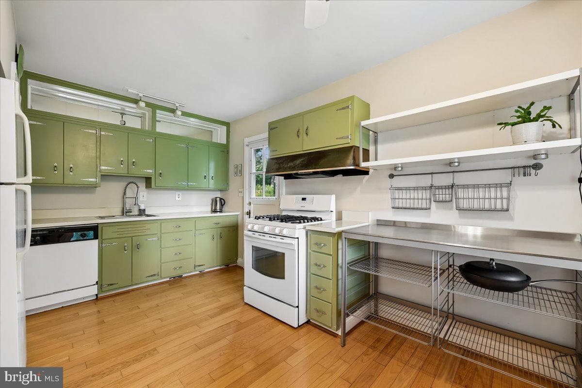 10404 Amherst Avenue photo 17