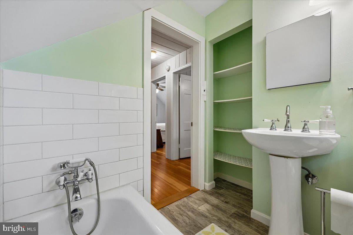 10404 Amherst Avenue photo 34