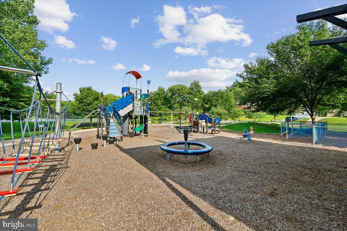10404 Amherst Avenue photo 49