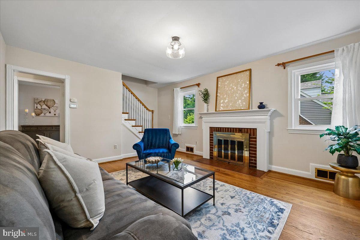10404 Amherst Avenue photo 6
